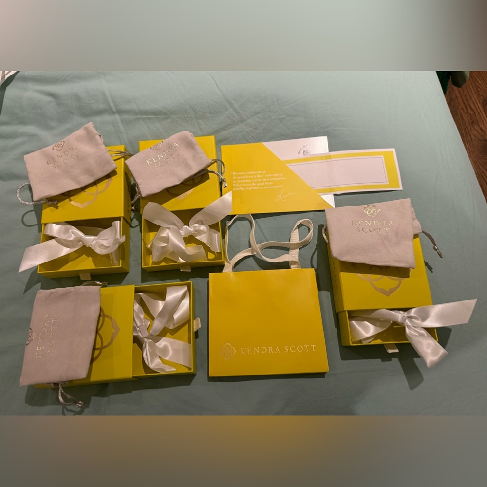 Kendra Scott Boxes